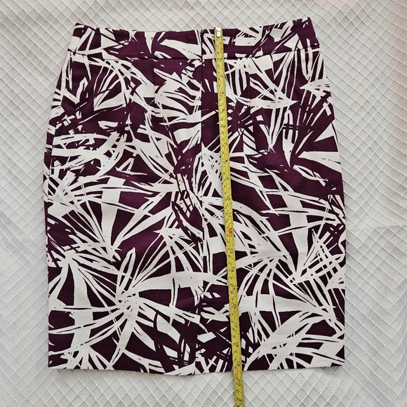 LOFT Petite Purple and White Palm Leaf Skirt - Picture 10 of 10